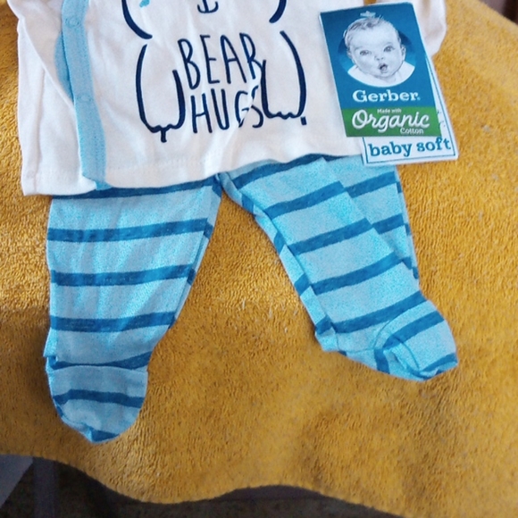 3 piece bear hugs outfit - Picture 3 of 4